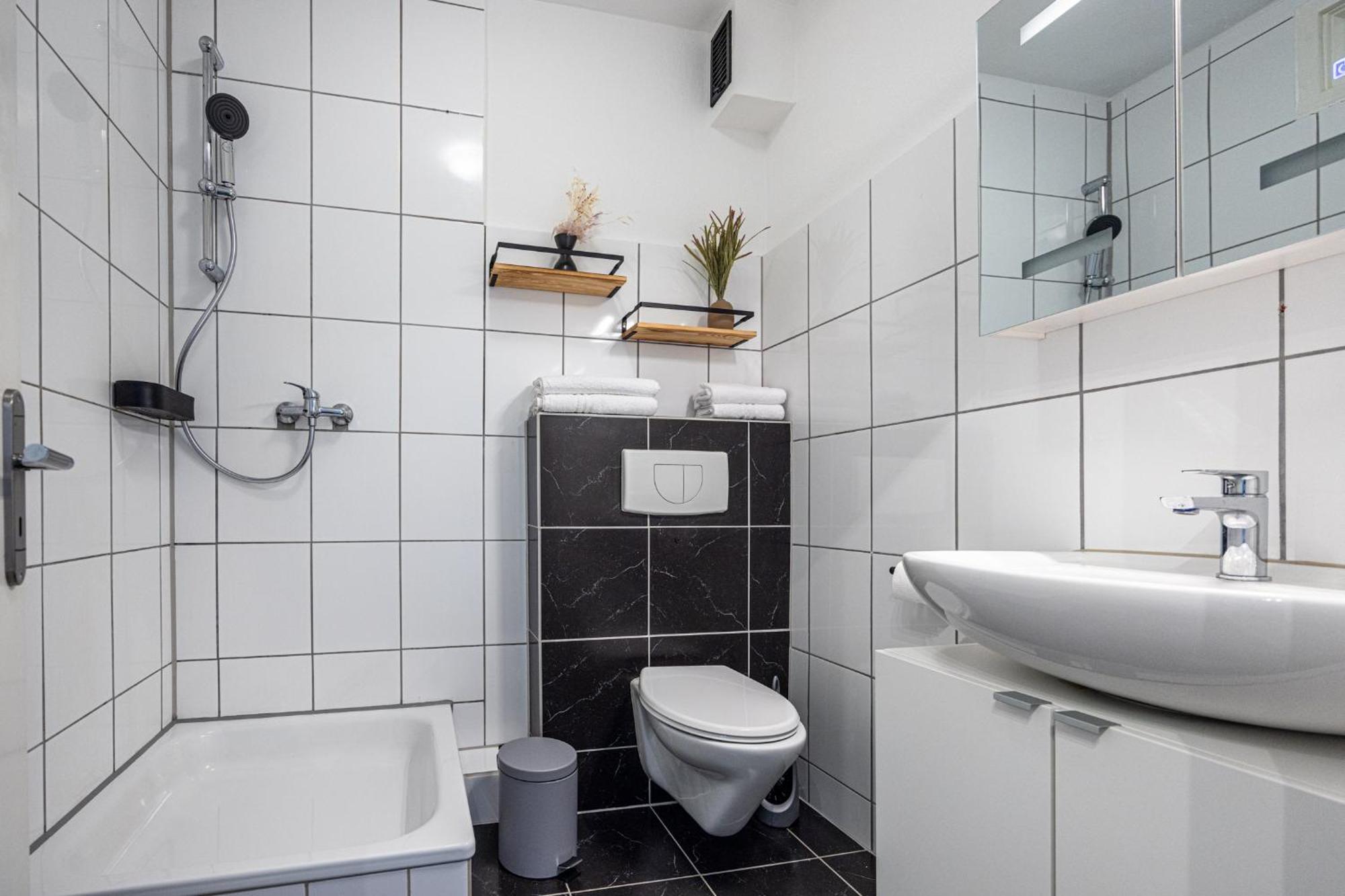 Have-A-Nice-Stay - Nahe Bahnhof Ahrensburg - 20 Minuten Nach Hamburg - Trotzdem Ruhig Gelegen - 6 Minuten Zu Fuss Ins Zentrum Ahrensburg - Modern Eingerichtet Ngoại thất bức ảnh